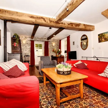 Vintage Holiday Home in Verlaine-Sur-Ourthe with Valley View *