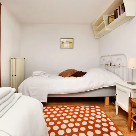 Vintage Holiday Home in Verlaine-Sur-Ourthe with Valley View